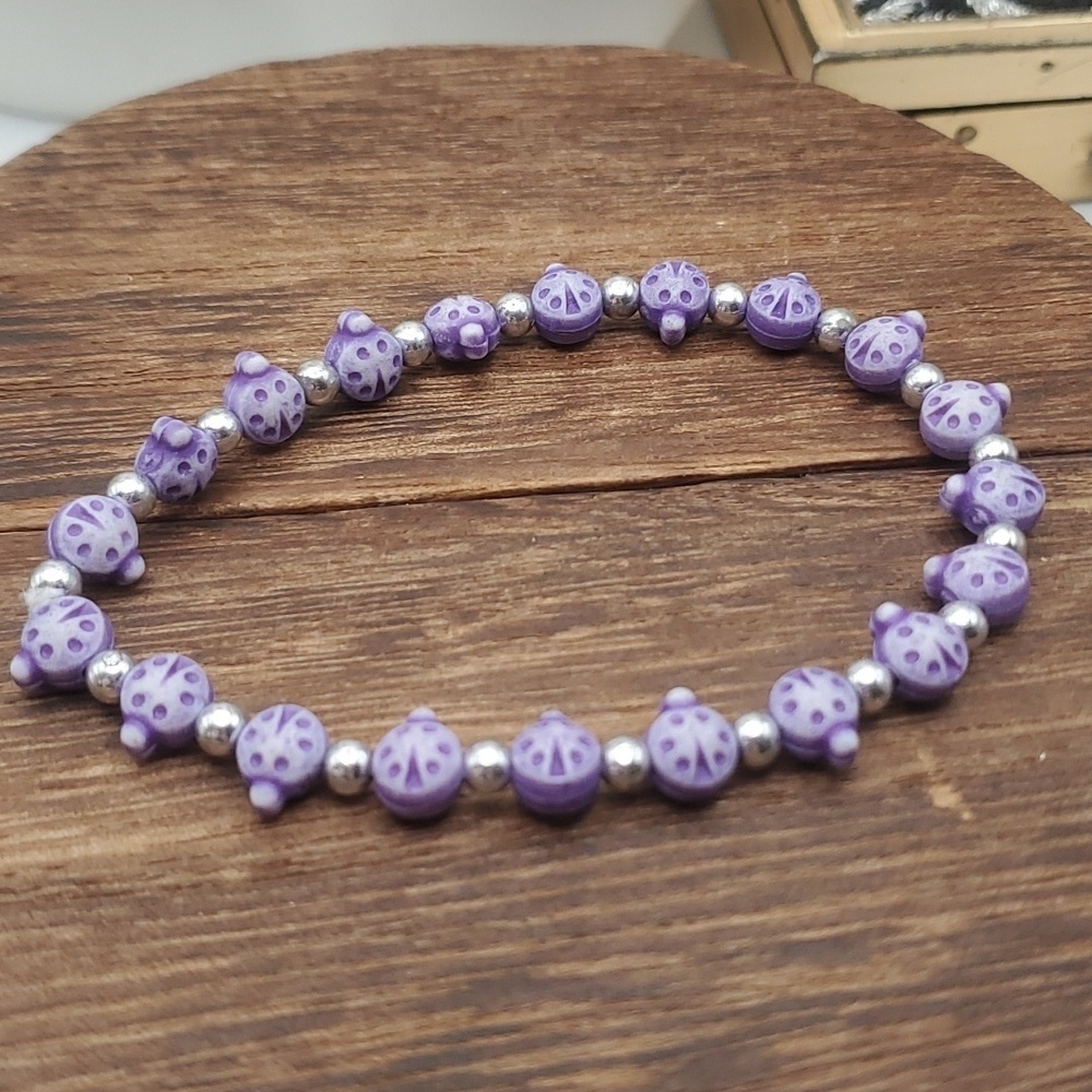 Lilacs and‎ ladybugs purple hue bracelet 💜  B1940